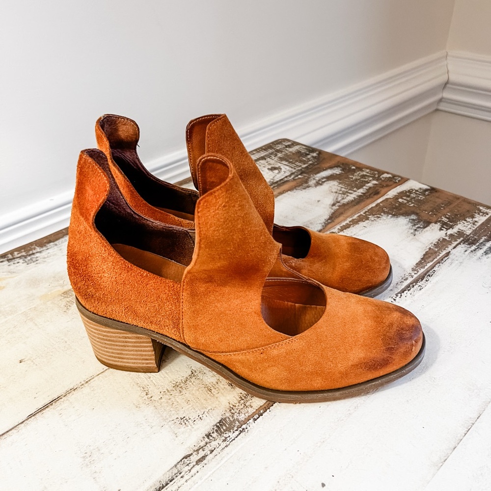 Antelope Burnt Orange Suede Heels - Picture 3 of 6